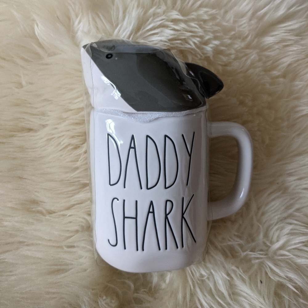 𝅺rae DUNN Daddy shark mug with topper
